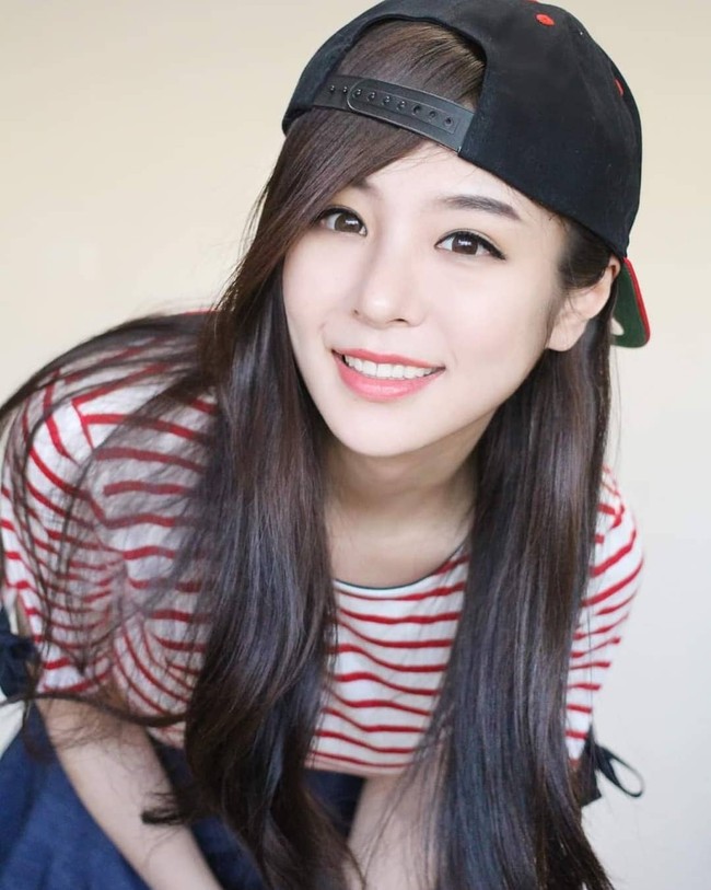 Park Hyun Seo adalah salah satu dosen asal Korea Selatan yang cukup terkenal di Instagram. Foto-fotonya saat tengah mengajar bahkan pernah viral di media sosial. Foto: instagram/hyunseo_hi