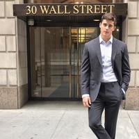 Kalau memiliki dosen seperti ini kira-kira muridnya bisa fokus nggak ya? Pietro Boselli adalah seorang dosen di sebuah universitas. Selain menjadi dosen, dia juga merupakan seorang model. Foto: instagram/pietroboselli