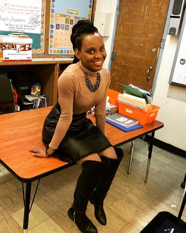 Kalau guru yang satu ini, Dejinay, memiliki tubuh yang bugar dan sehat. Nggak heran penampilannya selalu terlihat menawan. Foto: instagram/dejinay_beyondwords