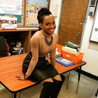 Kalau guru yang satu ini, Dejinay, memiliki tubuh yang bugar dan sehat. Nggak heran penampilannya selalu terlihat menawan. Foto: instagram/dejinay_beyondwords