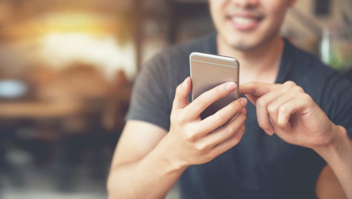 Ilustrasi pengguna smartphone