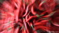 Cabai merah keriting pun mengalami kenaikan dari Rp 14 ribu menjadi Rp 44 ribu perkilogram.