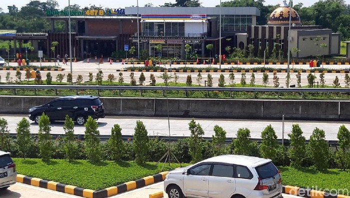 Jelang Nataru, Rest Area Tol Semarang-Solo Ditambah Operator jalan Tol Semarang-Solo menambah satu rest area lagi. Penambahan itu dilakukan sebagai persiapan jelang libur Natal dan Tahun Baru 2021.