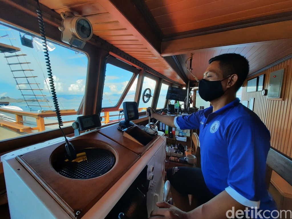 Kapal Pinisi Sea Safari