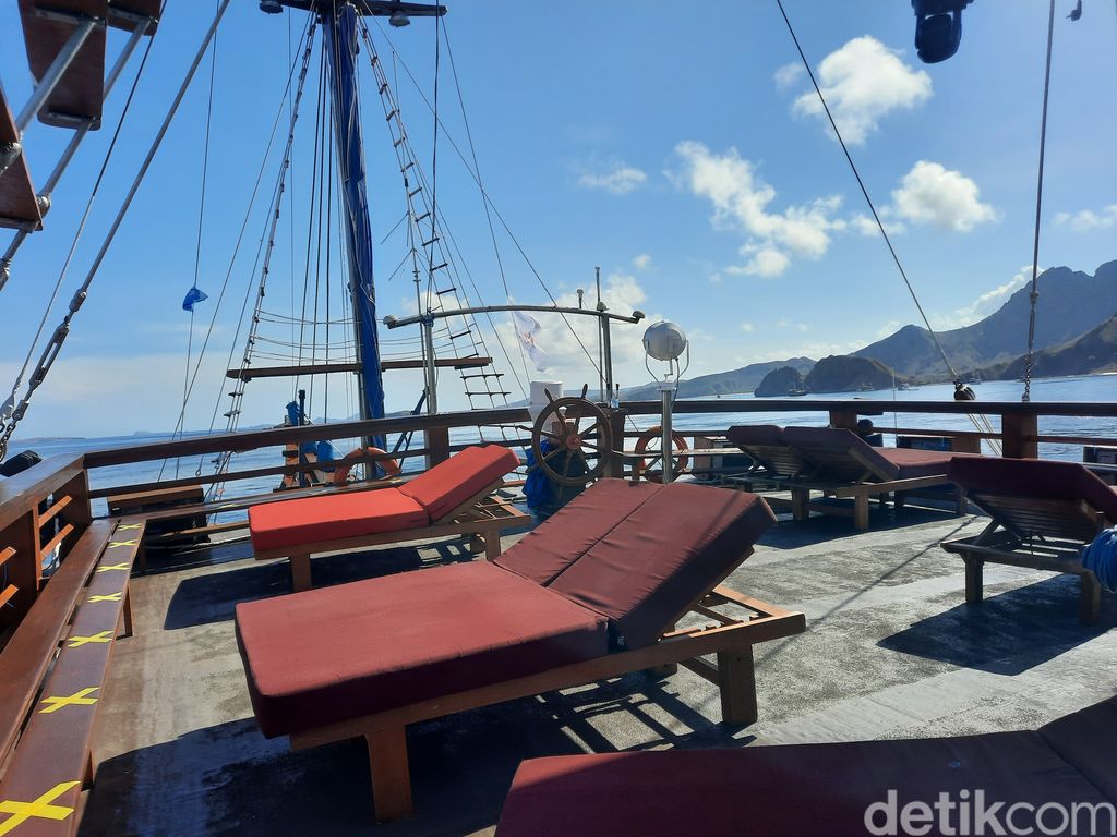 Kapal Pinisi Sea Safari
