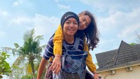 Keisha Alvaro dan Saskia Chadwick semakin dekat di lokasi syuting sinetron tersebut. Foto: Instagram