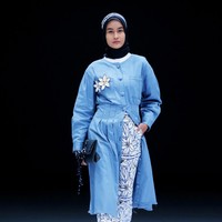 Desainer Restu Anggraini melalui label ETU menampilkan koleksi terbarunya di panggung Jakarta Fashion Week 2021. Koleksi ETU terinspirasi dari lukisan beraliran kubisme. Foto: dok. JFW 2021.