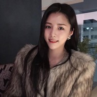 Beberapa waktu lalu Lee Da Yeong pun jadi perbincangan karena ternyata adalah fans BTS. Member favoritnya adalah Jin. Ia pun kedapatan pernah posting foto Jin di akun Instagram. Foto: Instagram @davely___j