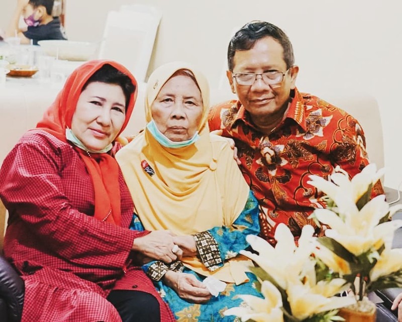 Mahfud MD, Menkopolhukam yang Hobi Makan di Warteg