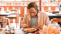 Lewat instagramnya @mohmahfudmd, ia kerap kali membagikan kegiatan kulinernya. Hampir seluruh makanan favoritnya adalah kuliner khas Indonesia.  Foto: instagram @mohmahfudmd