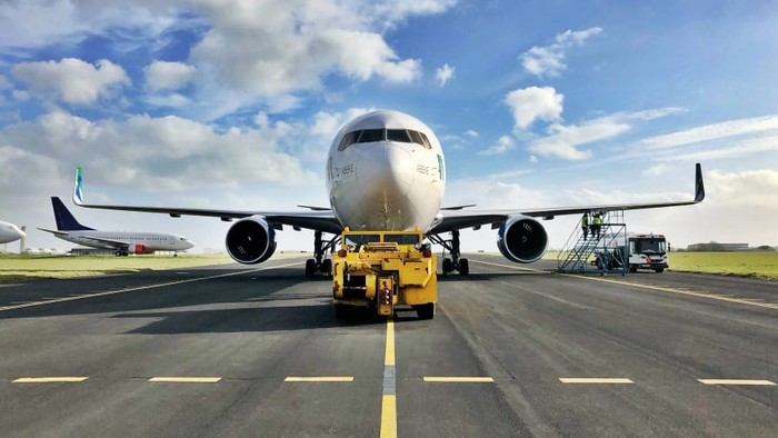 Maskapai Jet Test and Transport