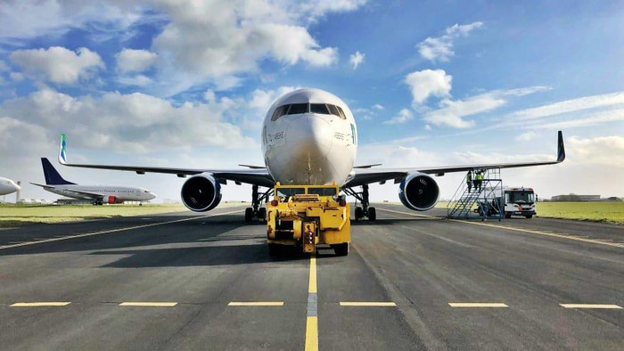 Maskapai Jet Test and Transport