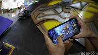 Saat ini pembuatan kostum cosplay yang dibuat lebih banyak memilih karakter dari games Mobile Legend.  