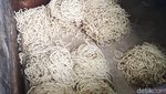 Nikmatnya Mie Ayam Kuah Rendang Racikan Mang Oyo Sejak 1983
