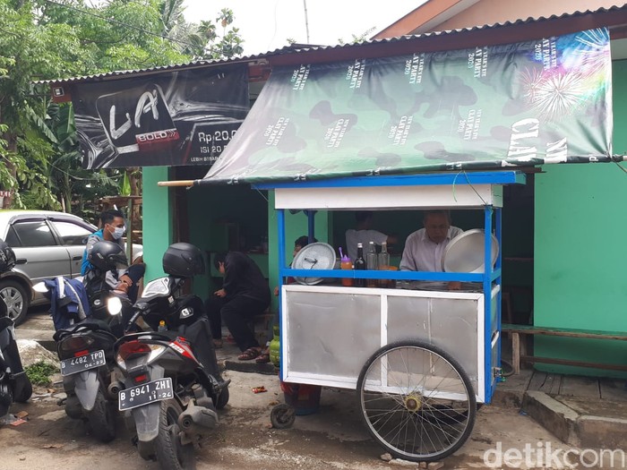 Mie Ayam Mang Oyo: Sensasi Makan Mie Ayam Kuah Rendang Rp 12 Ribu