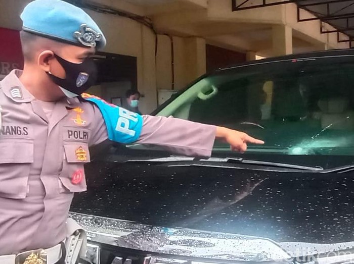 Mobil bos pabrik tekstil yang ditembaki di Solo, Rabu (2/12/2020).