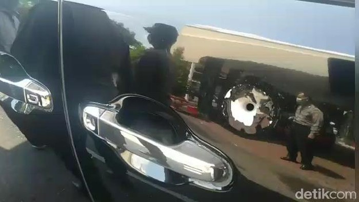 Mobil bos pabrik tekstil yang ditembaki di Solo, Rabu (2/12/2020).