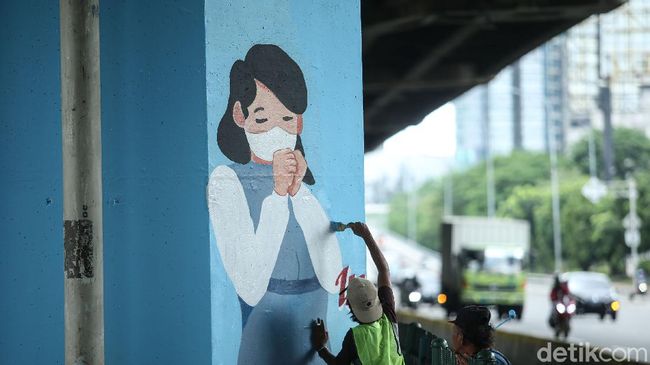 Mural Protokol Kesehatan Hiasi 100 Tiang di Jakarta Timur