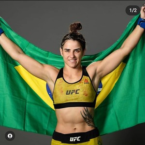 Wasit Ini Dipuji karena Betulkan Bra Petarung UFC Saat Pertandingan Wasit Ini Dipuji karena Betulkan Bra Petarung UFC Saat Pertandingan