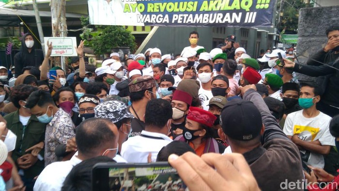 Penyidik dihadang laskar FPI (dok detikcom)