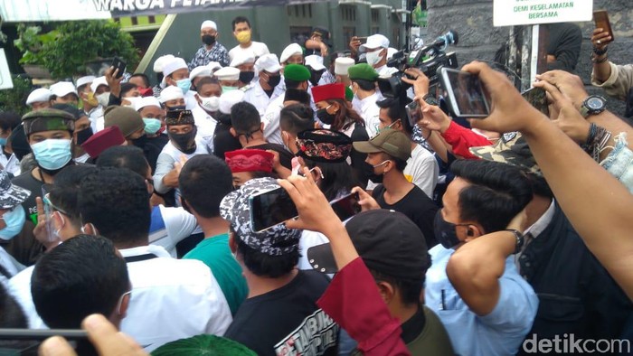 Penyidik dihadang laskar FPI (dok detikcom)