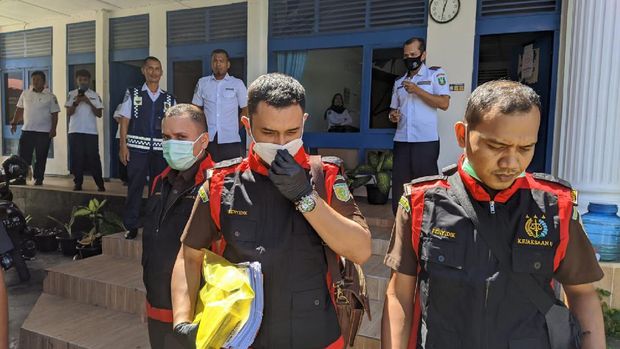 Penyidik Kejari Sabang menggeledah kantor dishub (dok Istimewa)