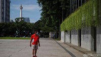 Berdasarkan data AirVisual dan AirNow menunjukkan Air Quality Index (AQI) dengan polutan PM 2,5 tingkat konsentrasi mikrometer/m³ membaik dalam tiga hari ke belakang. Penurunan konsentrasi akan membuat langit terlihat cerah.