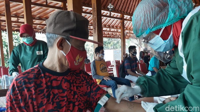 Rapid test saksi tim Gibran-Teguh, Rabu (2/12/2020).