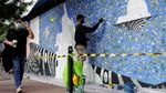 Saat Seniman Jalanan Hiasi Dinding Kedubes Prancis dengan Mural