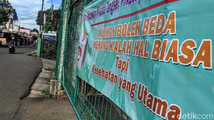 Sambut Pilkada 2020, Spanduk Tolak Golput Hiasi Kawasan Tangsel Sejumlah spanduk berisi ajakan untuk tak golput hiasi Tangerang Selatan. Kehadiran spanduk itu terkait dengan pelaksanaan Pilkada 2020 pada 9 Desember mendatang
