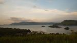 Foto: Sunset Terbaik dari Danau Sentani, Ada di Bukit Ini
