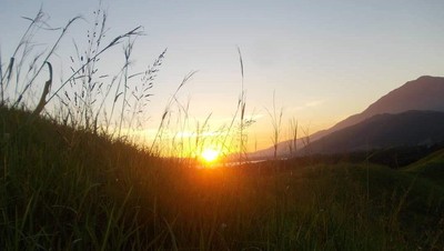 Foto: Sunset Terbaik dari Danau Sentani, Ada di Bukit Ini