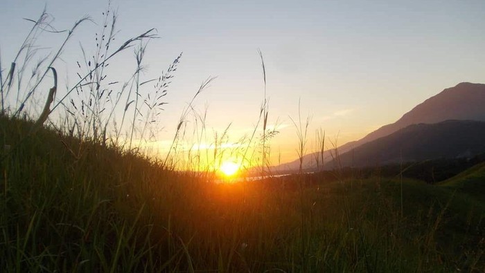Sunset Bukit Yomokho di Danau Sentani