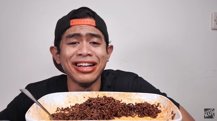 Tanboy Kun Sarapan Mie Pedas Level 6 Juta