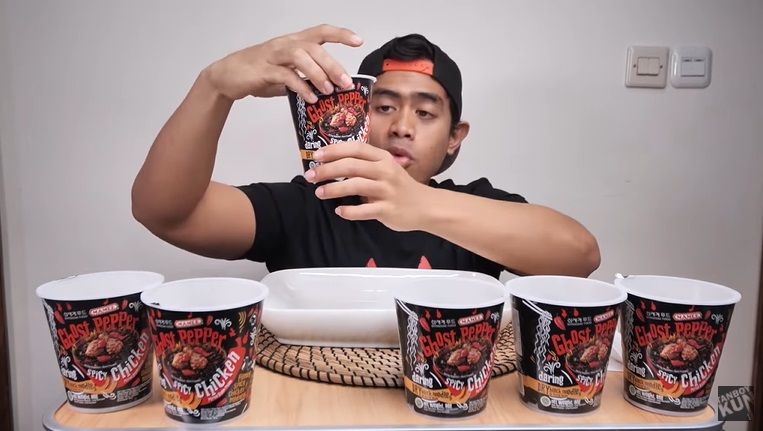 Tanboy Kun Sarapan Mie Pedas Level 6 Juta