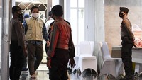 Penggeledahan dilakukan guna mengembangkan penanganan perkara suap ekspor benih lobster atau benur yang menjerat Edhy Prabowo. ANTARA FOTO/Hafidz Mubarak A