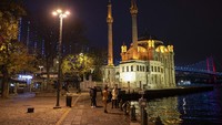 Sebelumnya, Presiden Turki Recep Tayyip Erdogan mengumumkan lockdown di Turki karena melonjaknya kasus COVID-19.