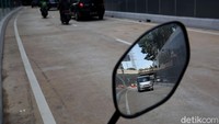 Sejumlah kendaraan melintasi Underpass Senen Extension yang berada di kawasan Senen, Jakarta Pusat, Rabu (2/12/2020).