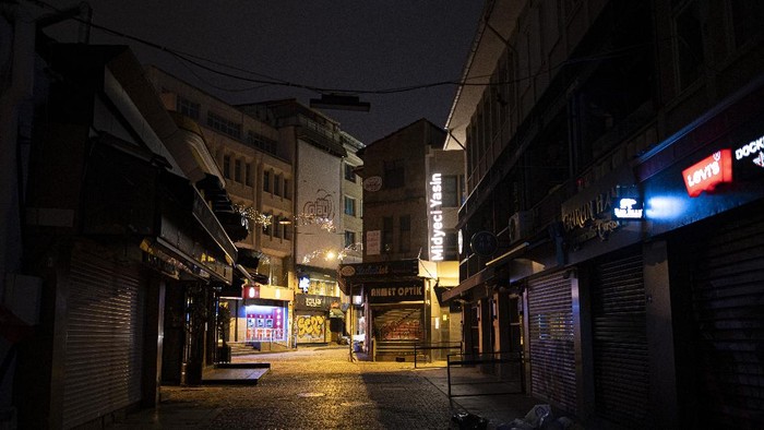 A view of deserted streets in Istanbul during a curfew Tuesday, Dec. 1, 2020, part of the new measures to try curb the spread of the coronavirus. Turkey had gone into the most widespread lockdown so far amid a surge in COVID-19 infections, extending curfews to weeknights and full lockdowns over weekends. The curfew would be implemented on weekdays between 9:00 pm and 5:00 am. He also announced total weekend lockdowns from 9:00 pm on Friday evenings to 5:00 am Monday. (AP Photo)