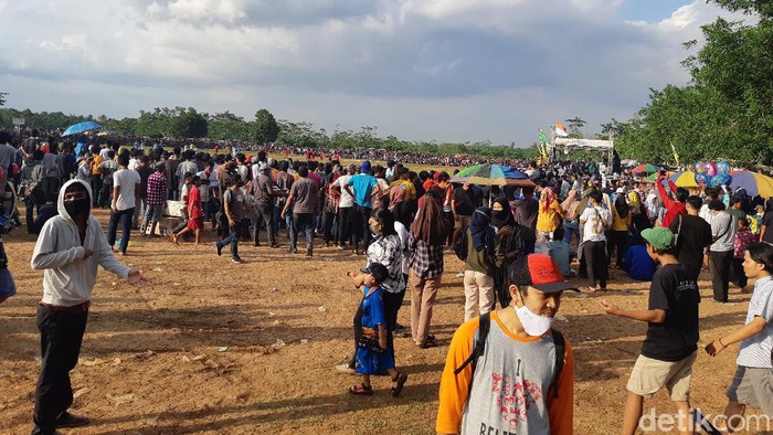Warga Nonton Tarkam di Kota Serang