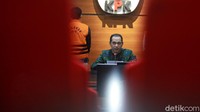 Pimpinan KPK Nurul Ghufron dalam konferensi pers di gedung KPK, Jalan Kuningan Persada, Jakarta Selatan, Kamis (3/11/2020) mengatakan, menahan tersangka RIZ eks anggota BPK dan LJP Komisaris Utama PT MD dalam perkara pengembangan dugaan suap terkait proyek sistem di Kementerian PUPR.