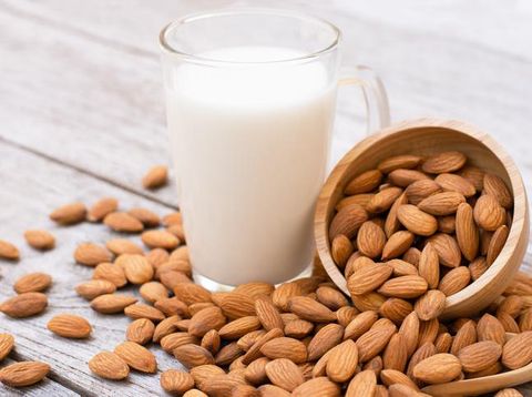 7 Manfaat Susu Almond, Turunkan Berat Badan hingga Sehatkan Jantung