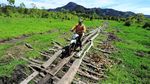 Akses Jalan Desa Terpencil di Kerinci Ini Kurang Memadai