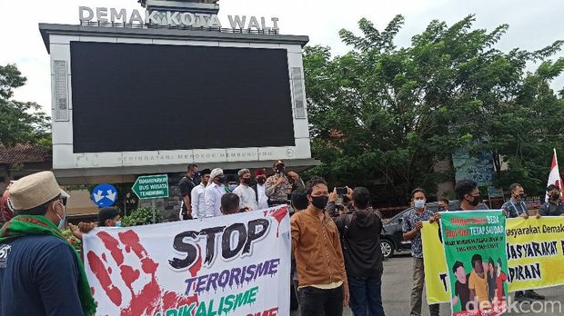Aksi tolak Habib Rizieq di Demak dibubarkan polisi, 3/12/2020