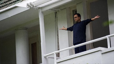 Anies Olahraga Pagi Saat Isolasi Mandiri di Rumah Dinas