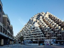 Dari Jauh Mirip Tumpukan Lego Berbentuk Piramida, Aslinya Apartemen 18 Lantai!