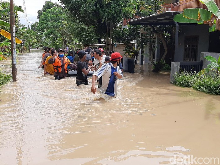 Banjir di Desa Sokawera, Kecamatan Somagede, Kabupaten Banyumas, Kamis (3/12/2020).