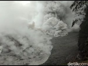 Diguyur Hujan, Banjir Lahar Dingin Terjang Sungai di Kaki Gunung Semeru