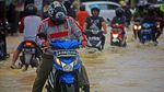 Hujan Lebat  Bikin Kampung Cipocok Banjir