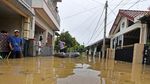 Hujan Lebat  Bikin Kampung Cipocok Banjir